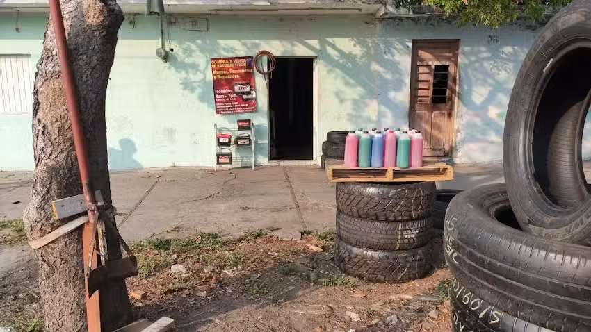 Bater&iacute;a y llantas seminuevas tyson
