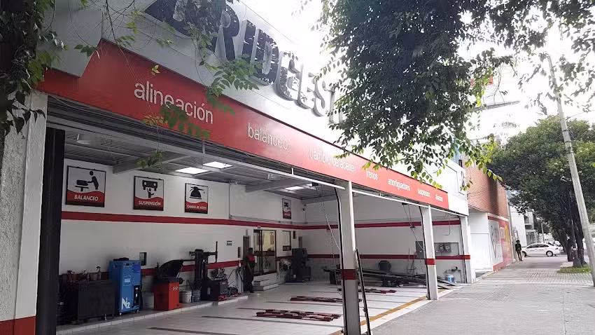 Bodega de Llantas Universidad