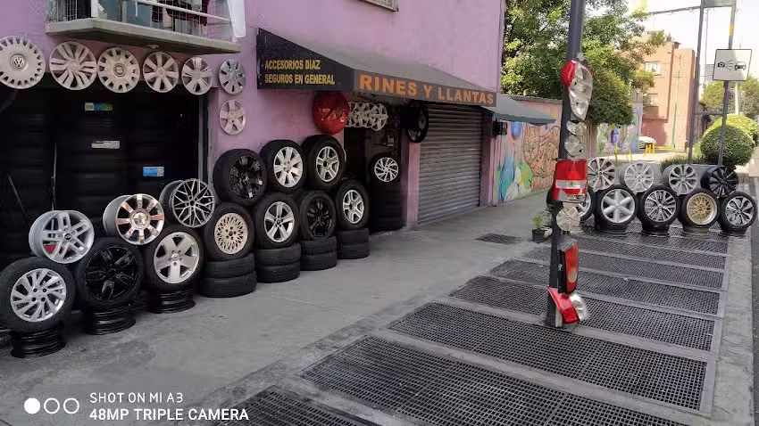 D&Iacute;AZ COMPRA VENTA DE RINES Y LLANTAS, ESPEJOS, FAROS, CALAVERAS Y ACCESORIOS