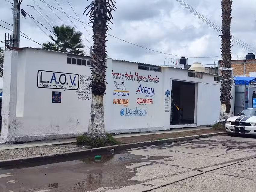 LAOV NEUMATICOS, ACEITES, BATERIAS Y HERRAMIENTAS.