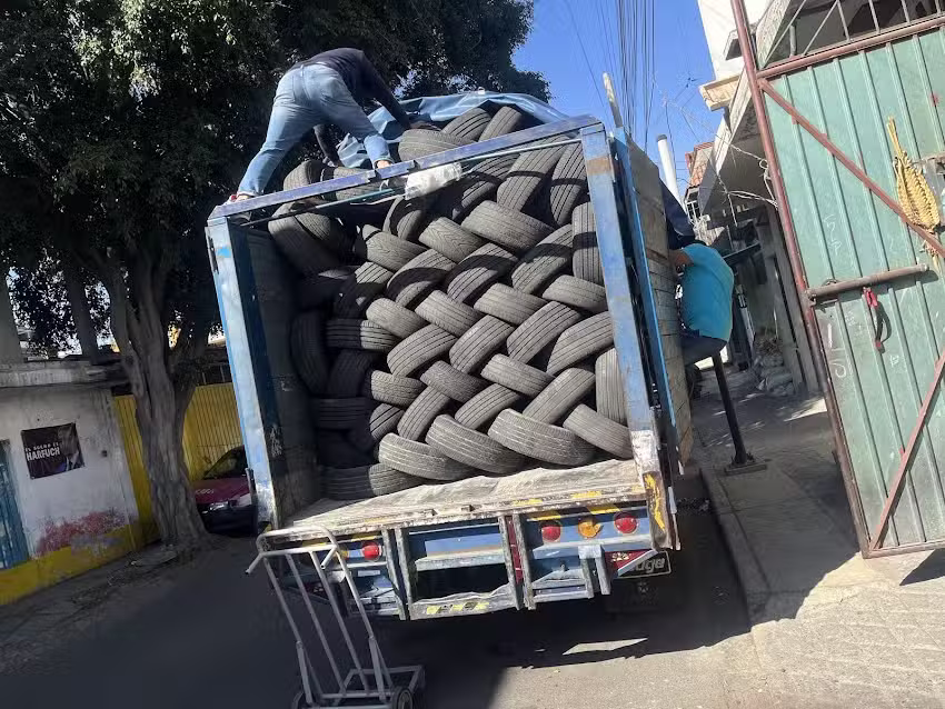 LLANTAS A Y M