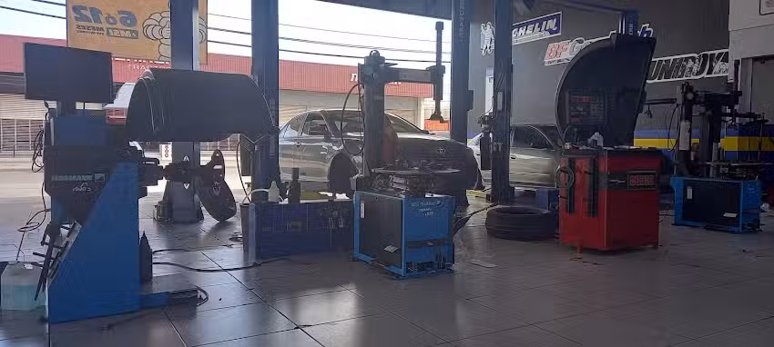 Llantas Royal de Sinaloa &ndash; &Aacute;ngel Flores