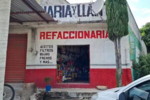 LLANTAS Y REFACCIONES
