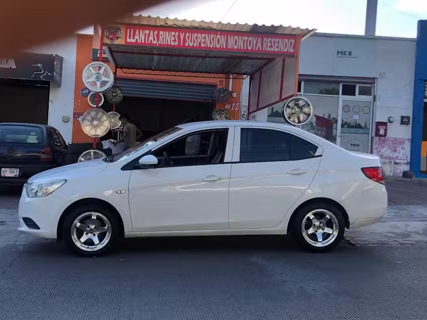 Llantas y Rines Montoya Res&eacute;ndiz.