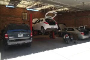 Llantas y servicio automotriz Vel&aacute;zquez
