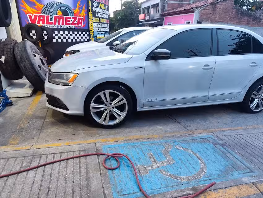 LLANTAS Y SERVICIOS VALMEZA