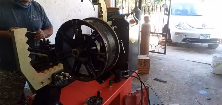 Llantera broken wheels
