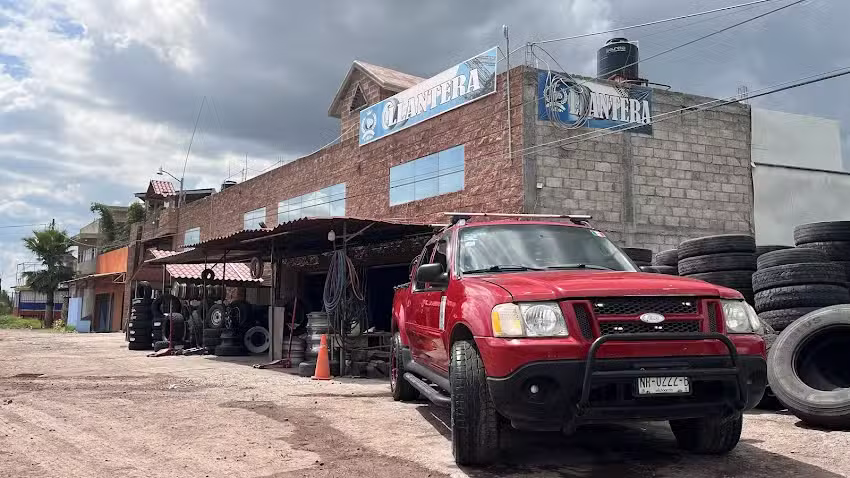 Llantera Carlos