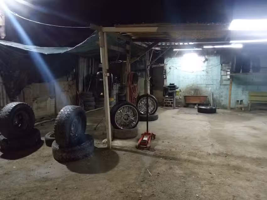 Llantera El Ni&ntilde;o