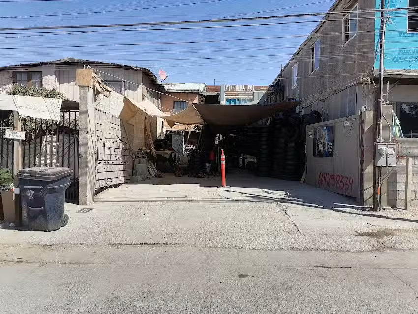 Llantera El Pel&oacute;n