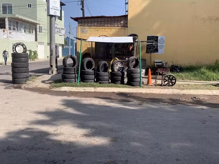 Llantera &ldquo;El pi&ntilde;as&rdquo;