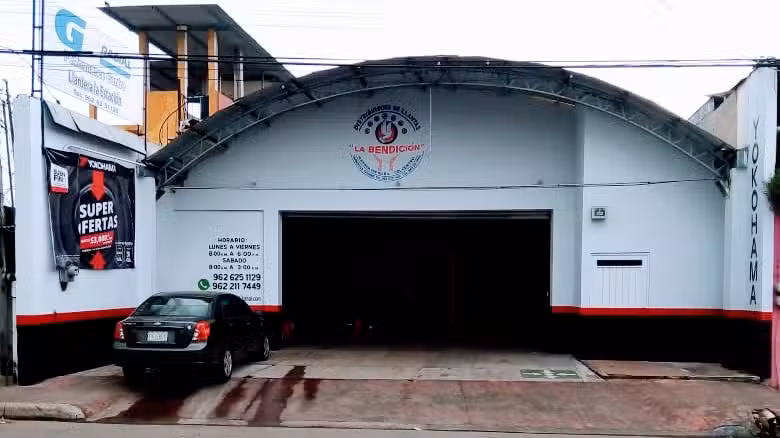 Llantera &ldquo;La Bendici&oacute;n&rdquo; la estaci&oacute;n