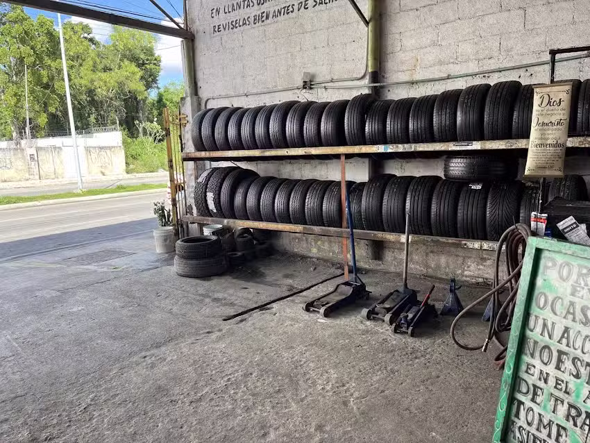 Llantera &ldquo;La Roca&rdquo;