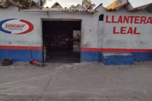 “Llantera Leal”