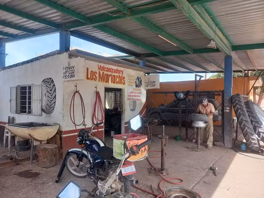 Llantera Los Mariachis