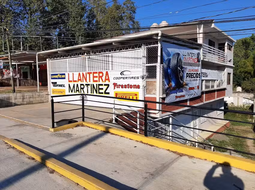 Llantera Martinez