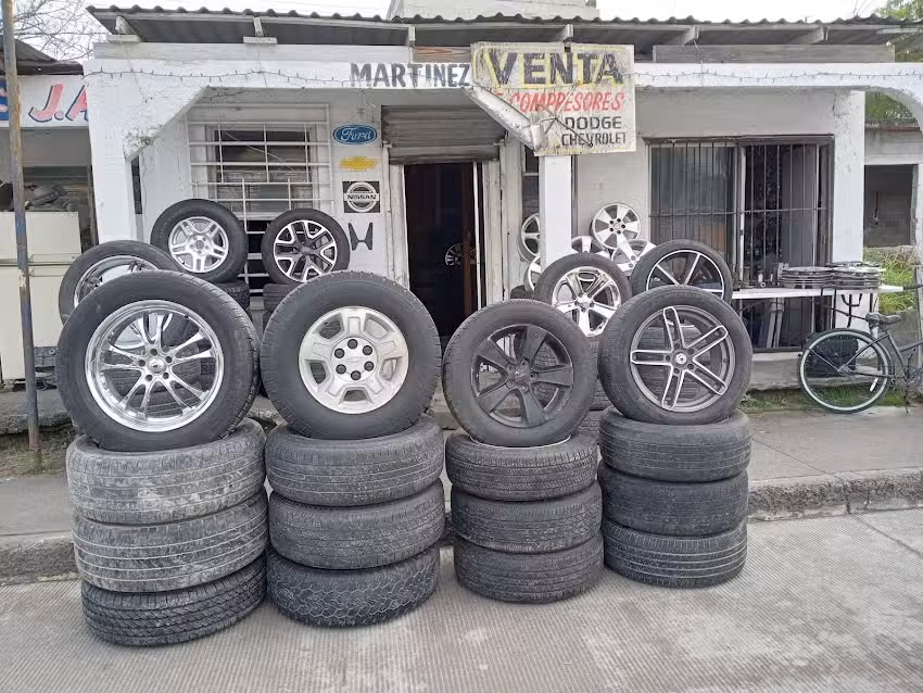 Llantera Martinez