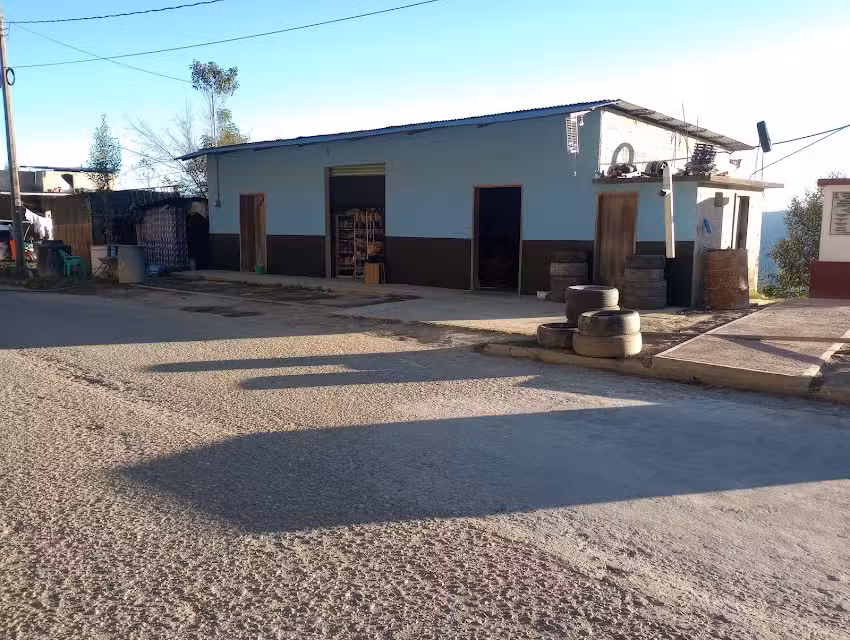 Llantera Martinez