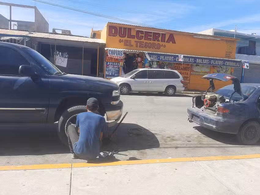 Llantera m&oacute;vil los Chapitos