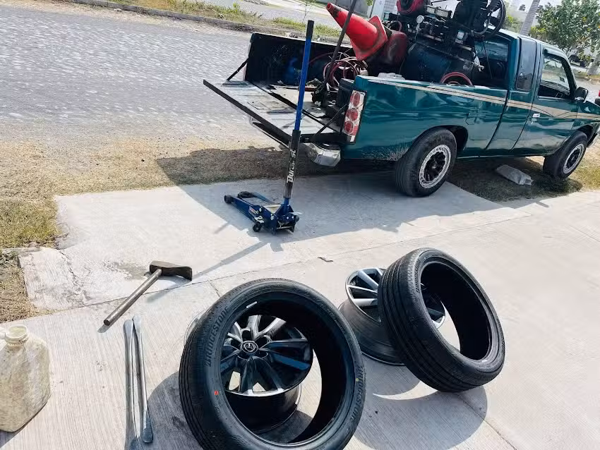 Llantera movil Tecoman Autopista Tecom&aacute;n Manzanillo-Colima