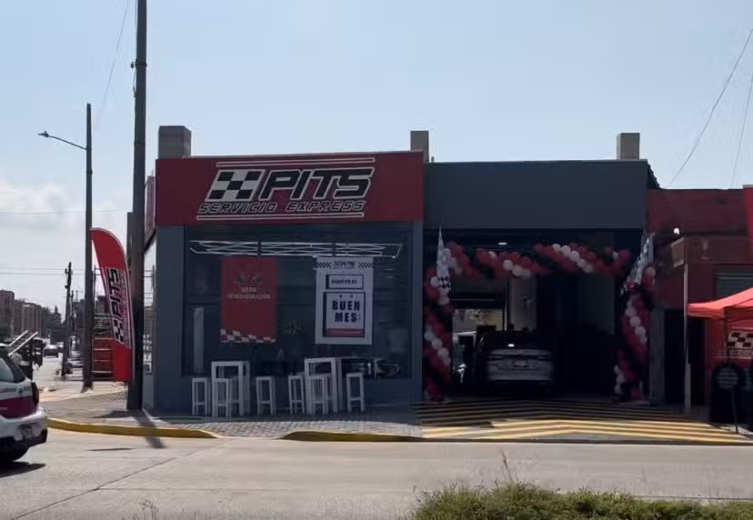 Llantera Pits Servicio Express &ndash; Malec&oacute;n