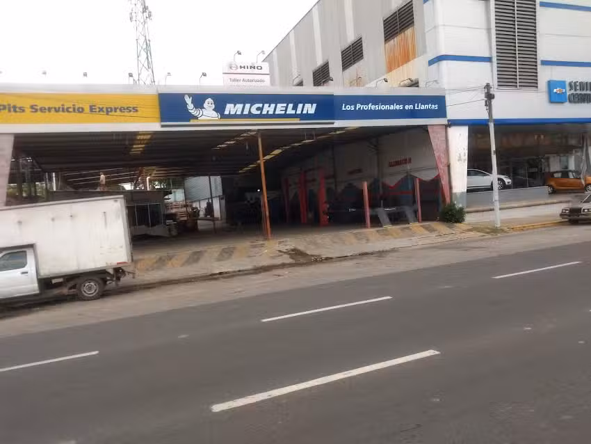 Llantera Pits Servicio Express &ndash; Mina Transistmica.