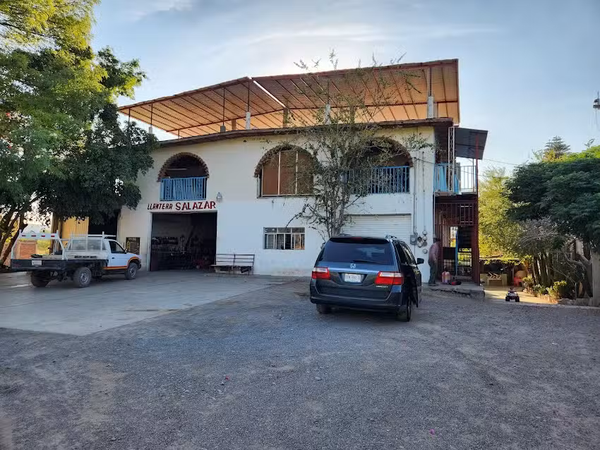 Llantera Salazar