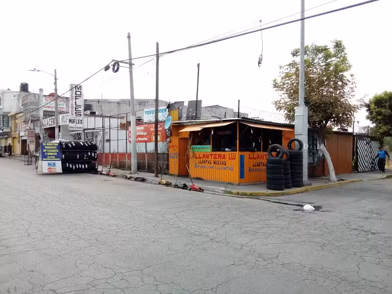 Llantera, vulcanizadora y aceites leo