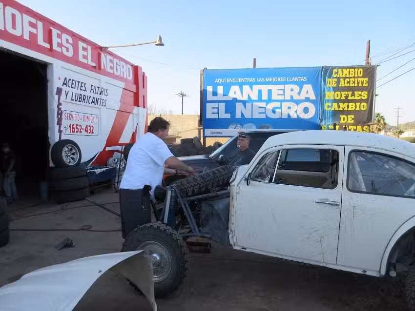 Llantera y Mofles El Negro