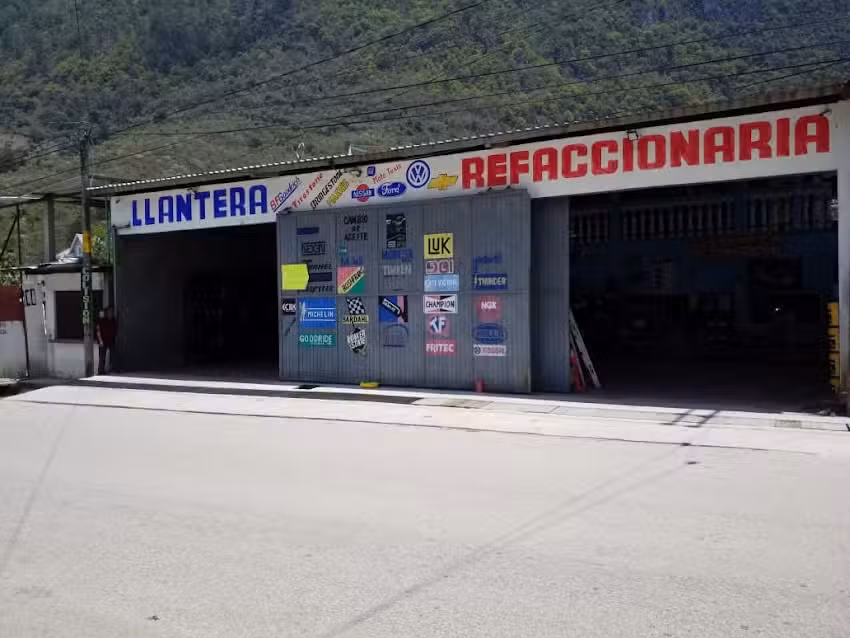 Llantera y refaccionaria &ldquo;LAZARITO&rdquo;