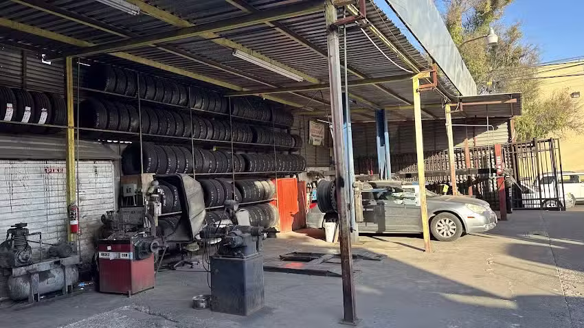 LLANTERA Y SERVICIO DE MOFLES ACUARIO