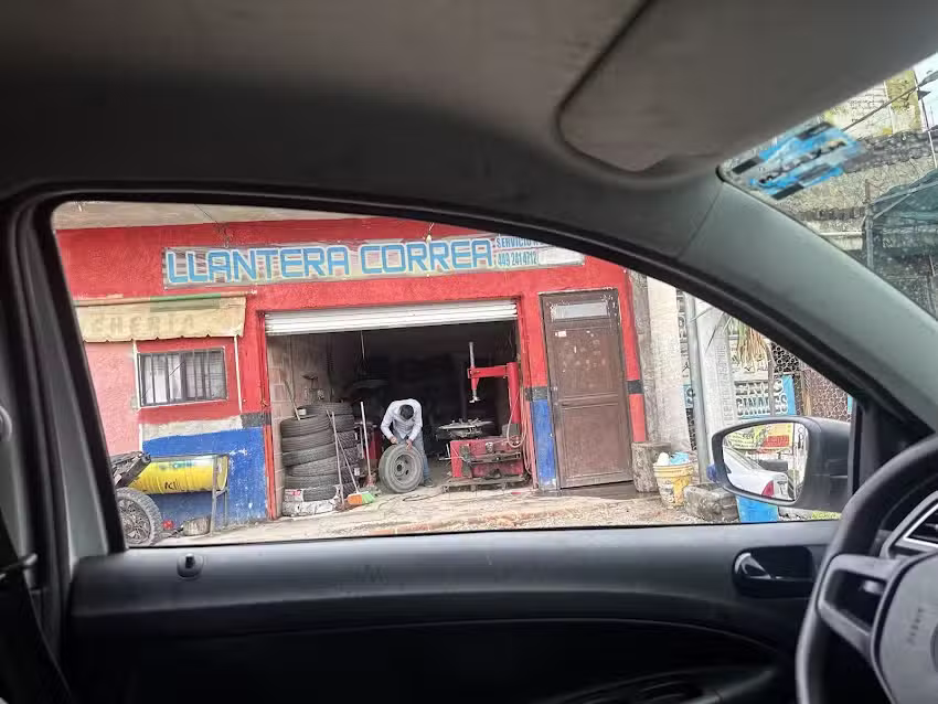 Llantera y vulcamovil Correa