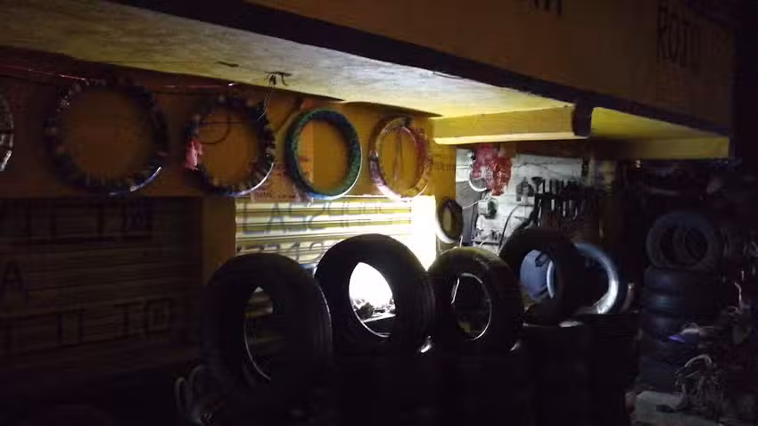 Llantera y vulcanizadora &ldquo;Rojo&rdquo;