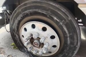 REPARACIÓN DE LLANTAS A DOMICILIO LAS 24 HRS (NO ES UN LOCAL O ESTABLECIMIENTO FIJO SOLO MÓVIL)