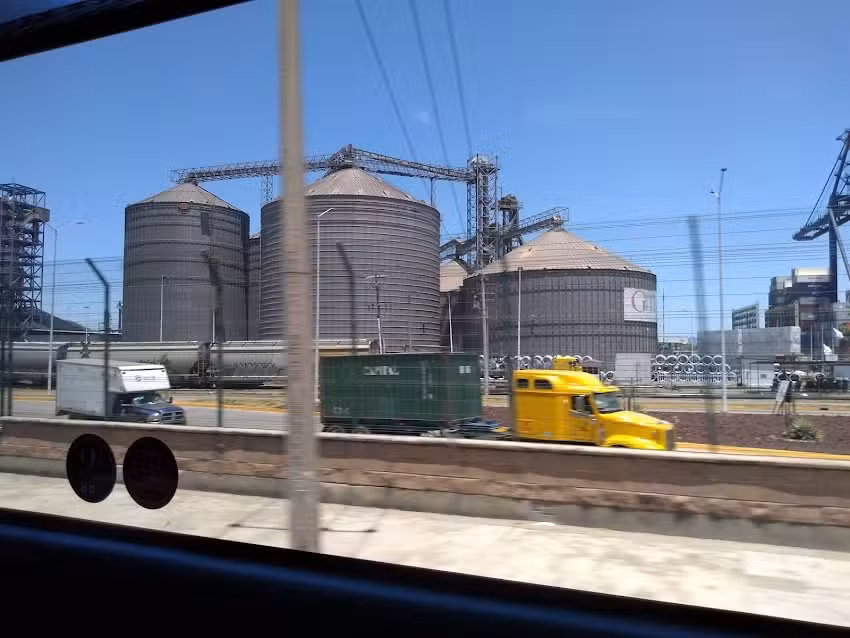 Super Llantas Colim&aacute;n S.A. de C.V.