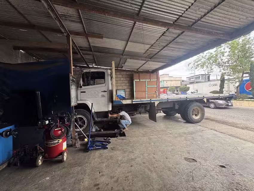 Taller de alineaci&oacute;n y balanceo &ldquo;To&ntilde;o&rdquo;