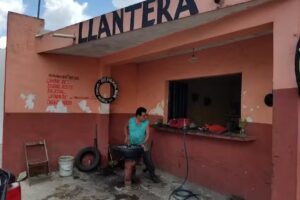 Tire (Llantas) repair (vulcanizadora)shop