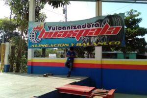 VULCANIZADORA HUAXPALA, ALINEACION, BALANCEO, CAMBIO DE PIEZAS DE SUSPENCION, LLANTAS NUEVAS Y REPARACION DE LLANTAS.